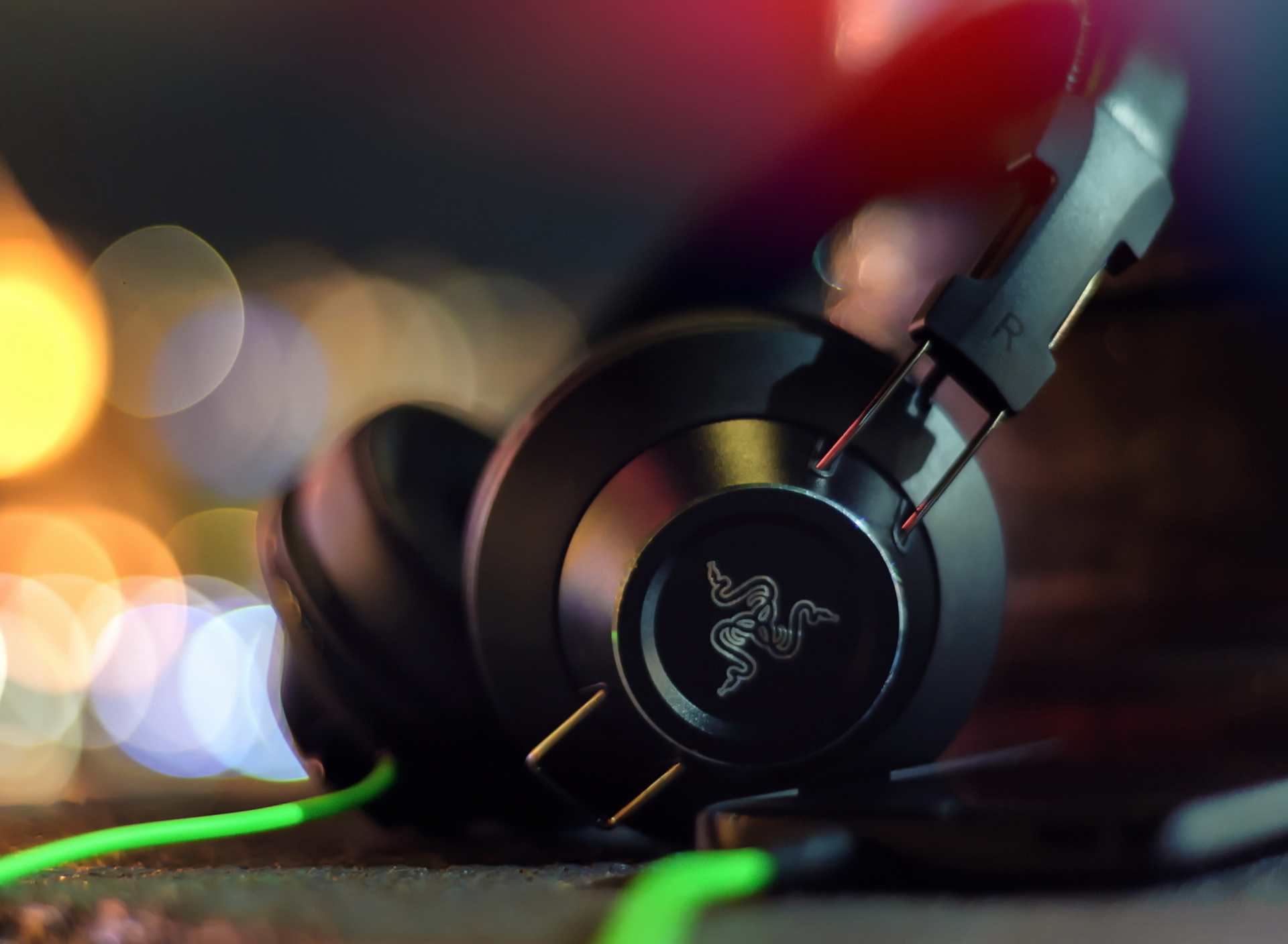 Razer Adaro DJ Analog Headphones wallpaper 1920x1408