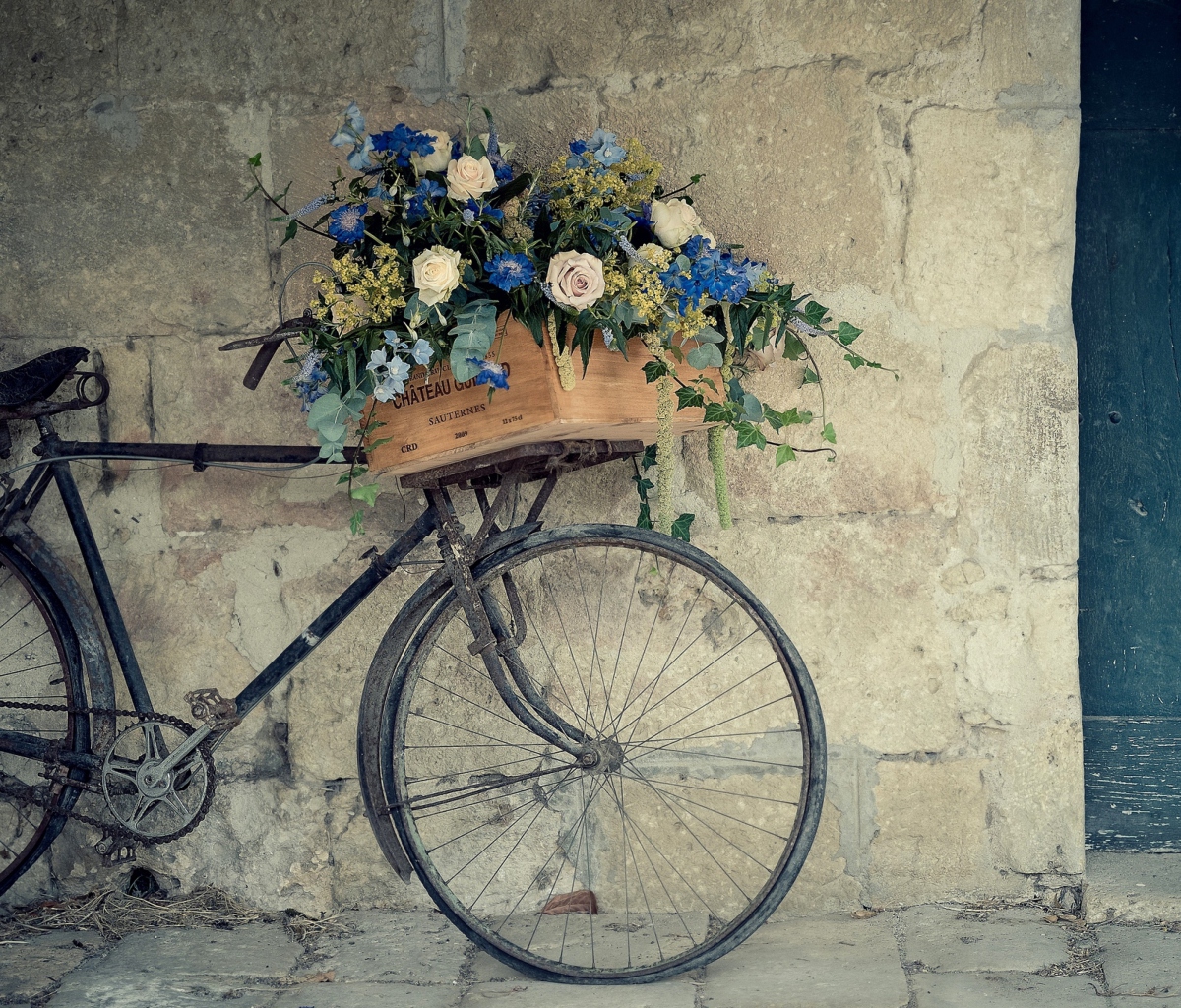 Screenshot №1 pro téma Bicycle With Basket Full Of Flowers 1200x1024