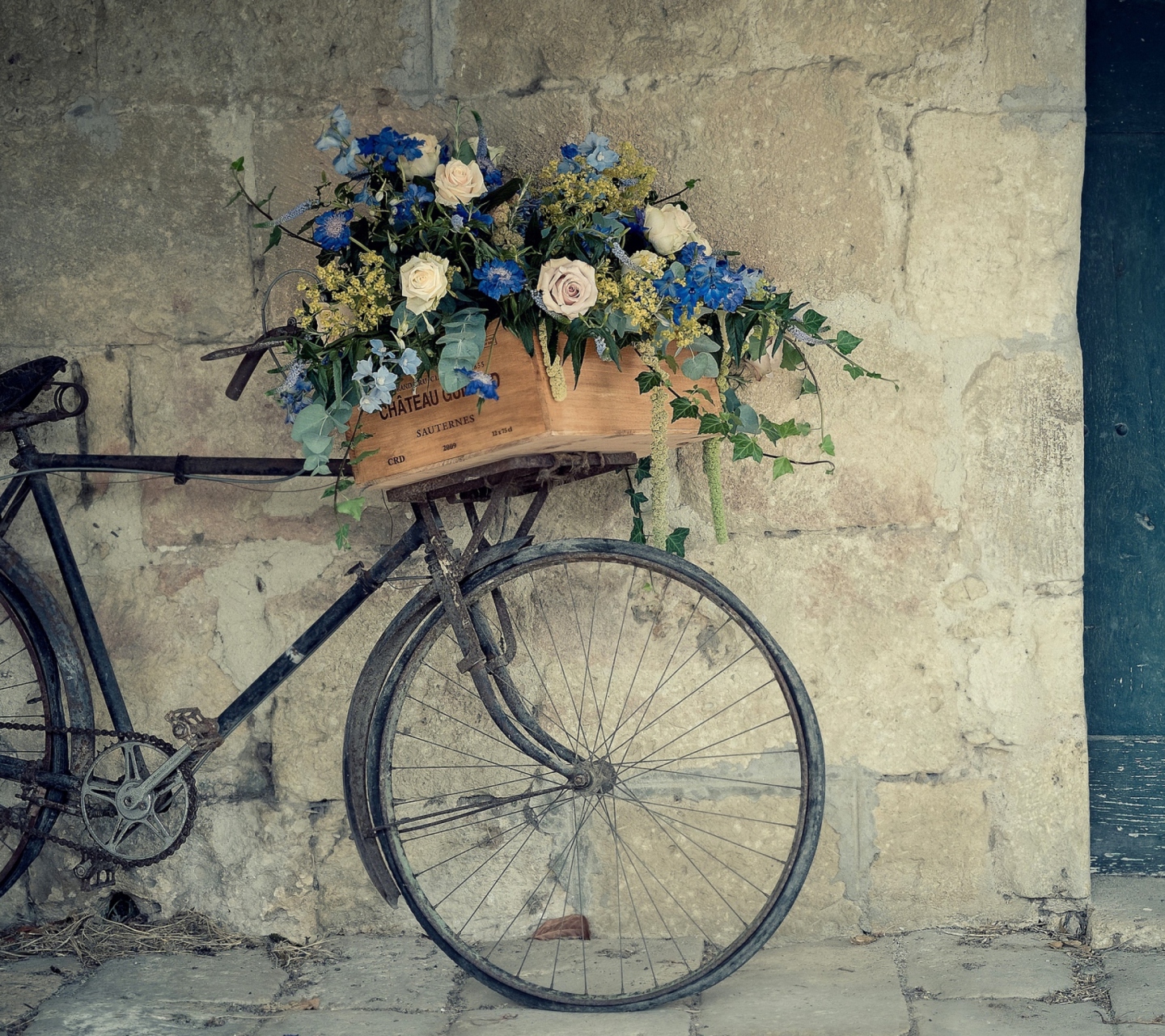 Обои Bicycle With Basket Full Of Flowers 1440x1280