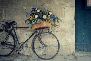 Bicycle With Basket Full Of Flowers - Obrázkek zdarma pro Samsung Galaxy Tab 3 10.1