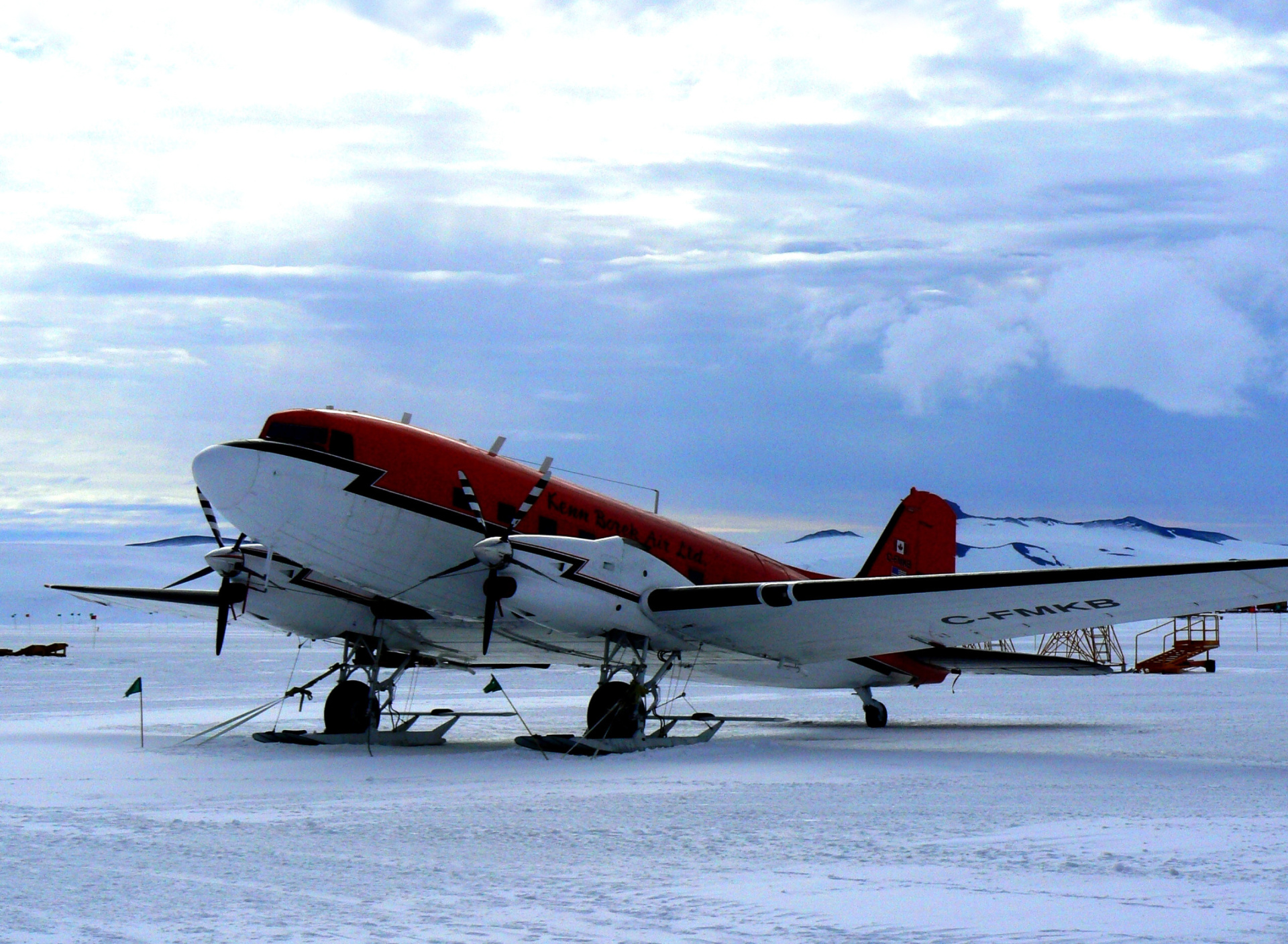 Das Douglas DC 3 Wallpaper 1920x1408