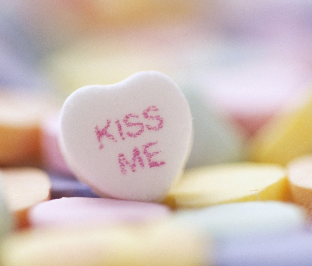 Sfondi Kiss Me Heart Candy 1200x1024