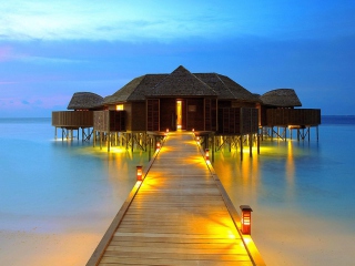 Bungalows In Ocean wallpaper 320x240