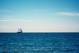 Beautiful Yacht On Seascape Horizon - Obrázkek zdarma pro Nokia XL