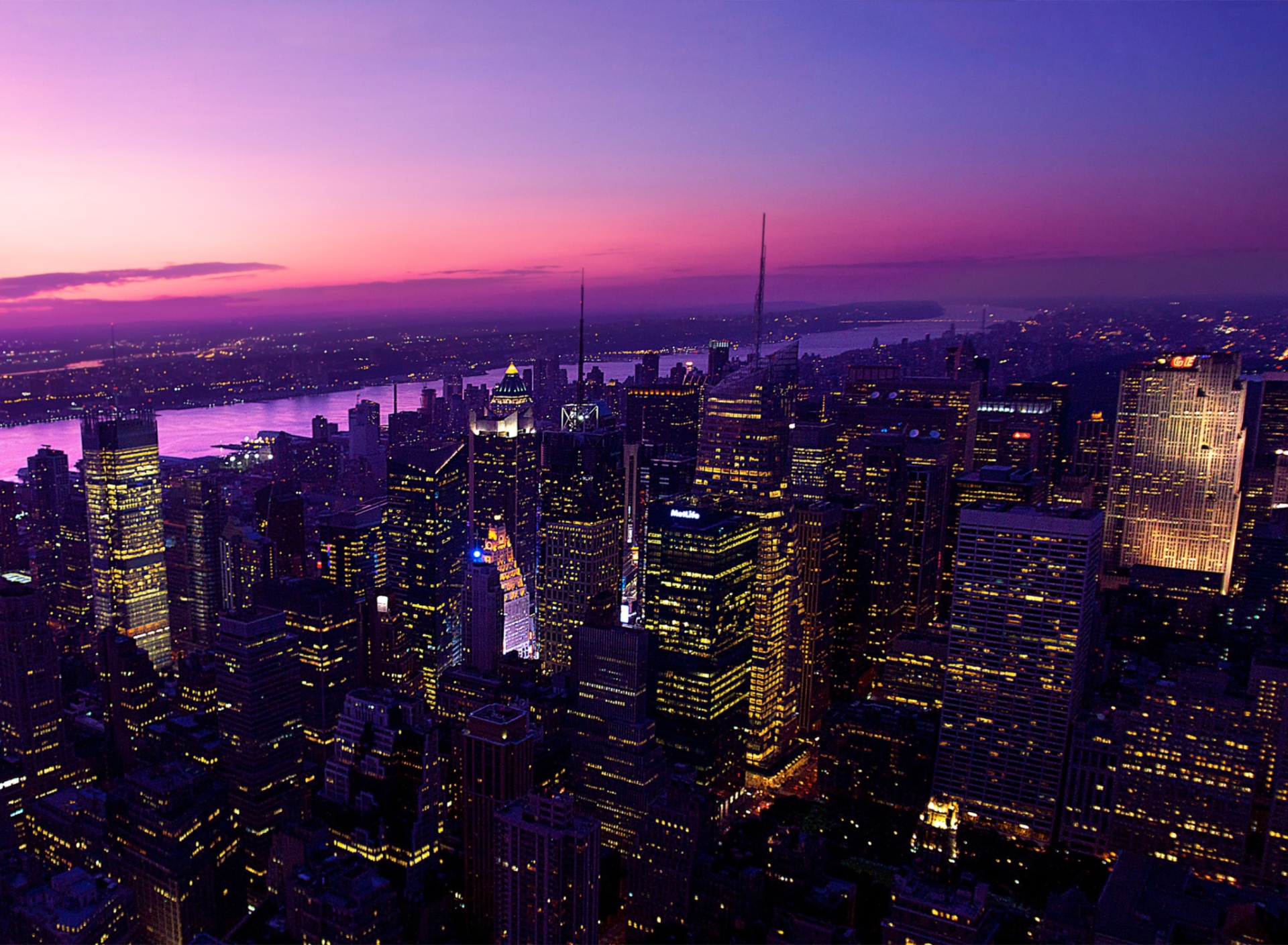 Fondo de pantalla Twilight In New York City 1920x1408