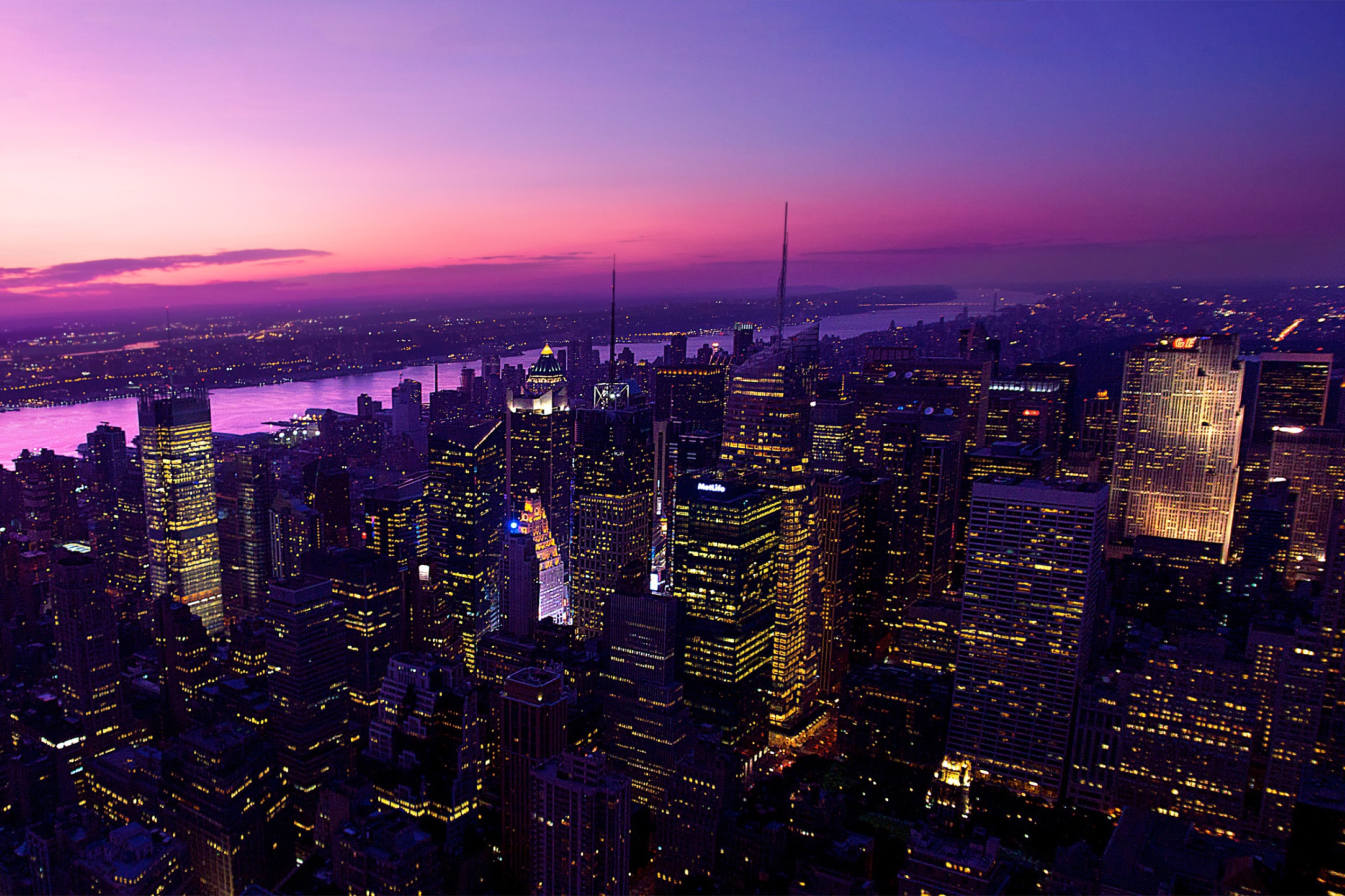 Fondo de pantalla Twilight In New York City 2880x1920