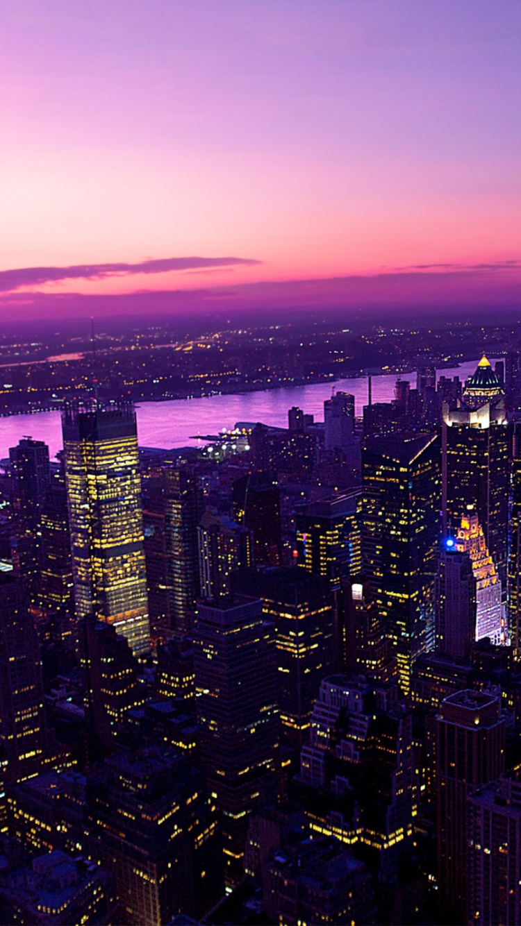 Fondo de pantalla Twilight In New York City 750x1334