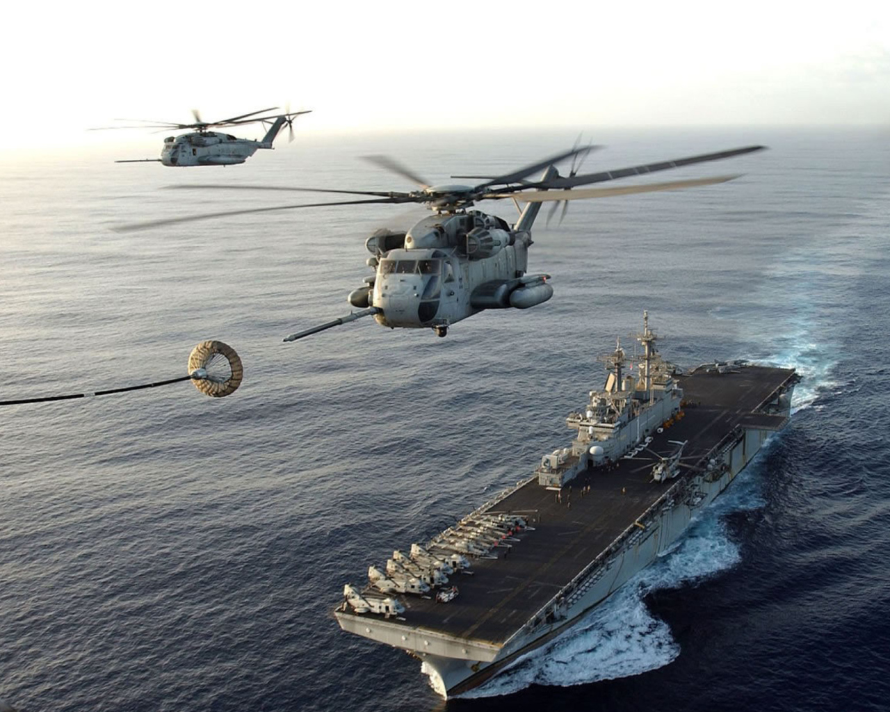 Das Aircraft Carrier And Helicopter Wallpaper 1280x1024