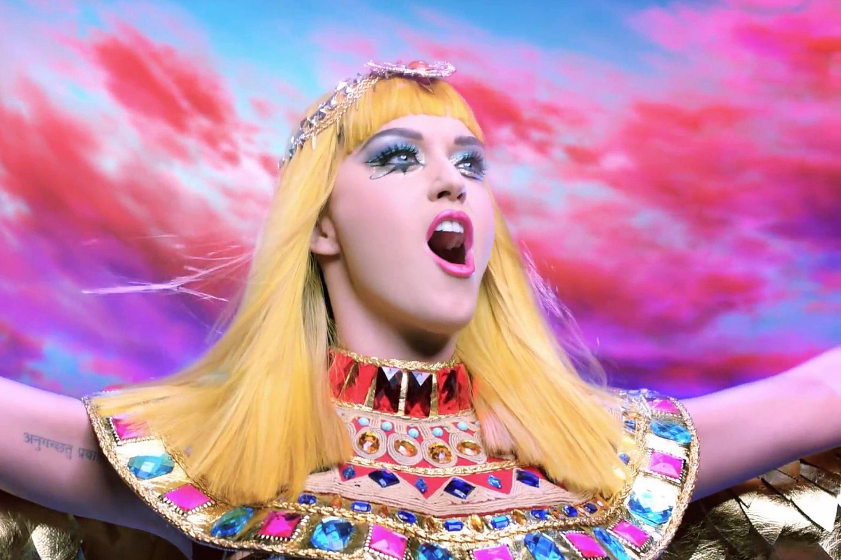 Screenshot №1 pro téma Katy Perry - Dark Horse 2880x1920