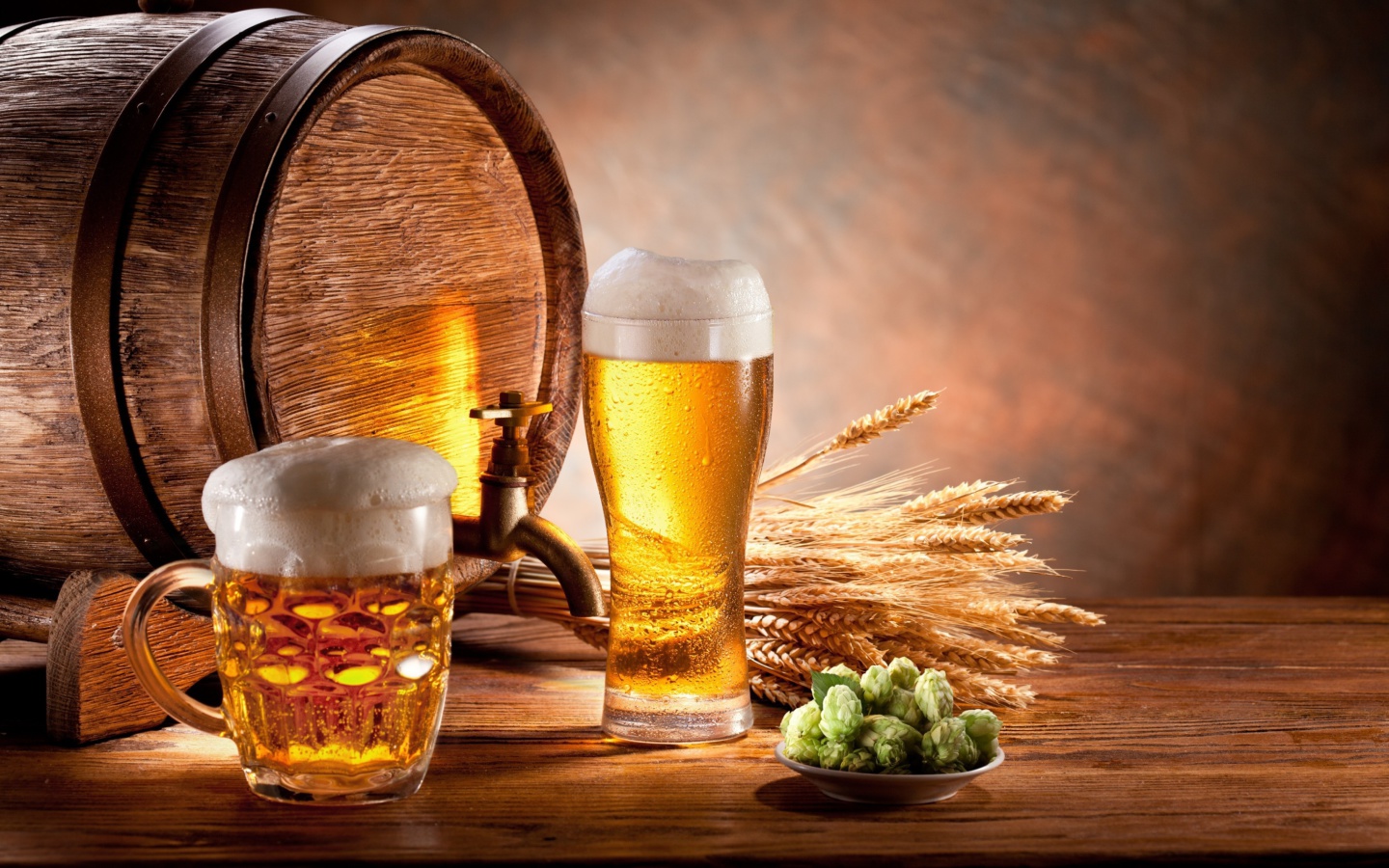 Beer and Hop wallpaper 1440x900