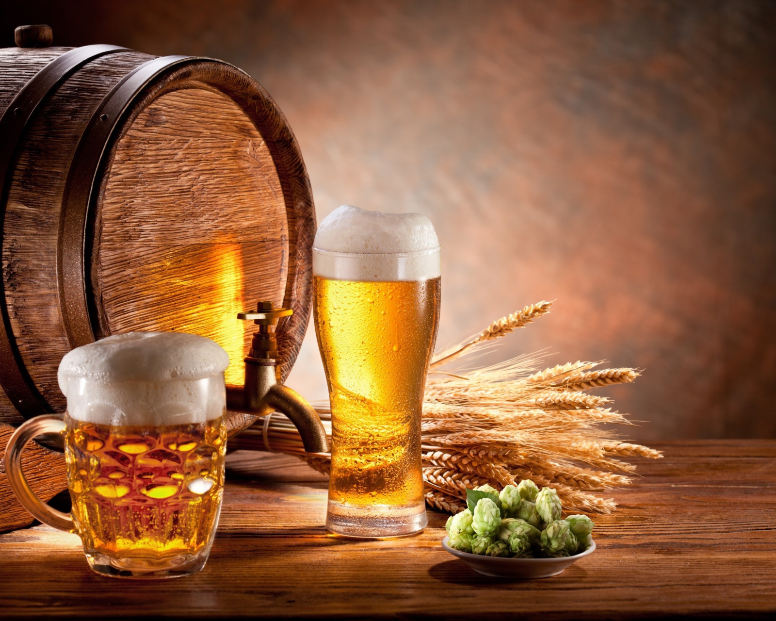 Beer and Hop wallpaper 1600x1280