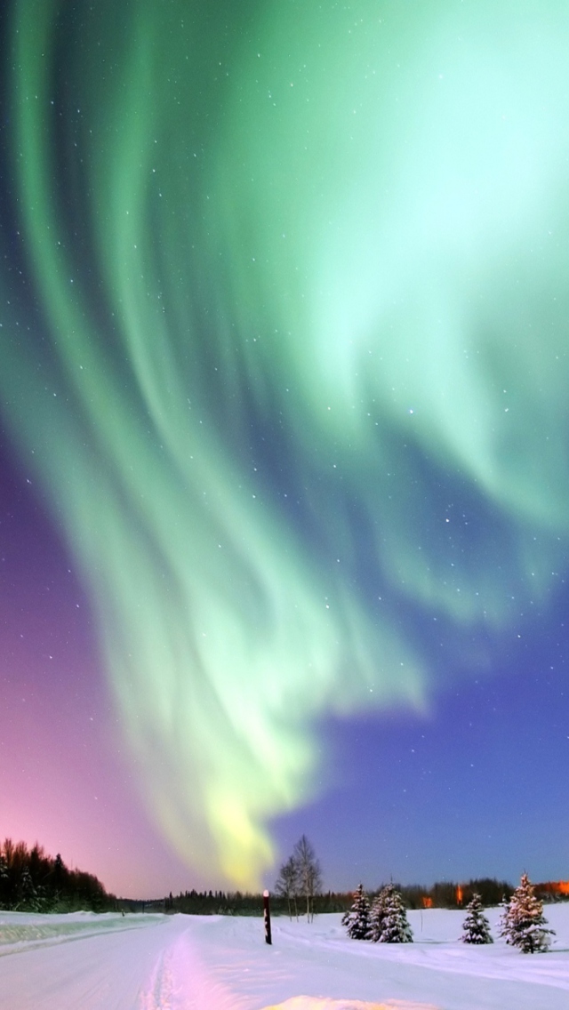 Das Aurora Borealis Wallpaper 640x1136