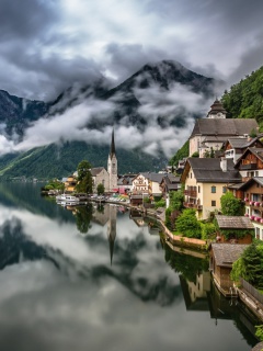 Hallstatt, Salzkammergut wallpaper 240x320