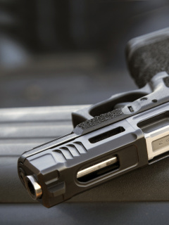Glock 17 9 mm Pistol wallpaper 240x320