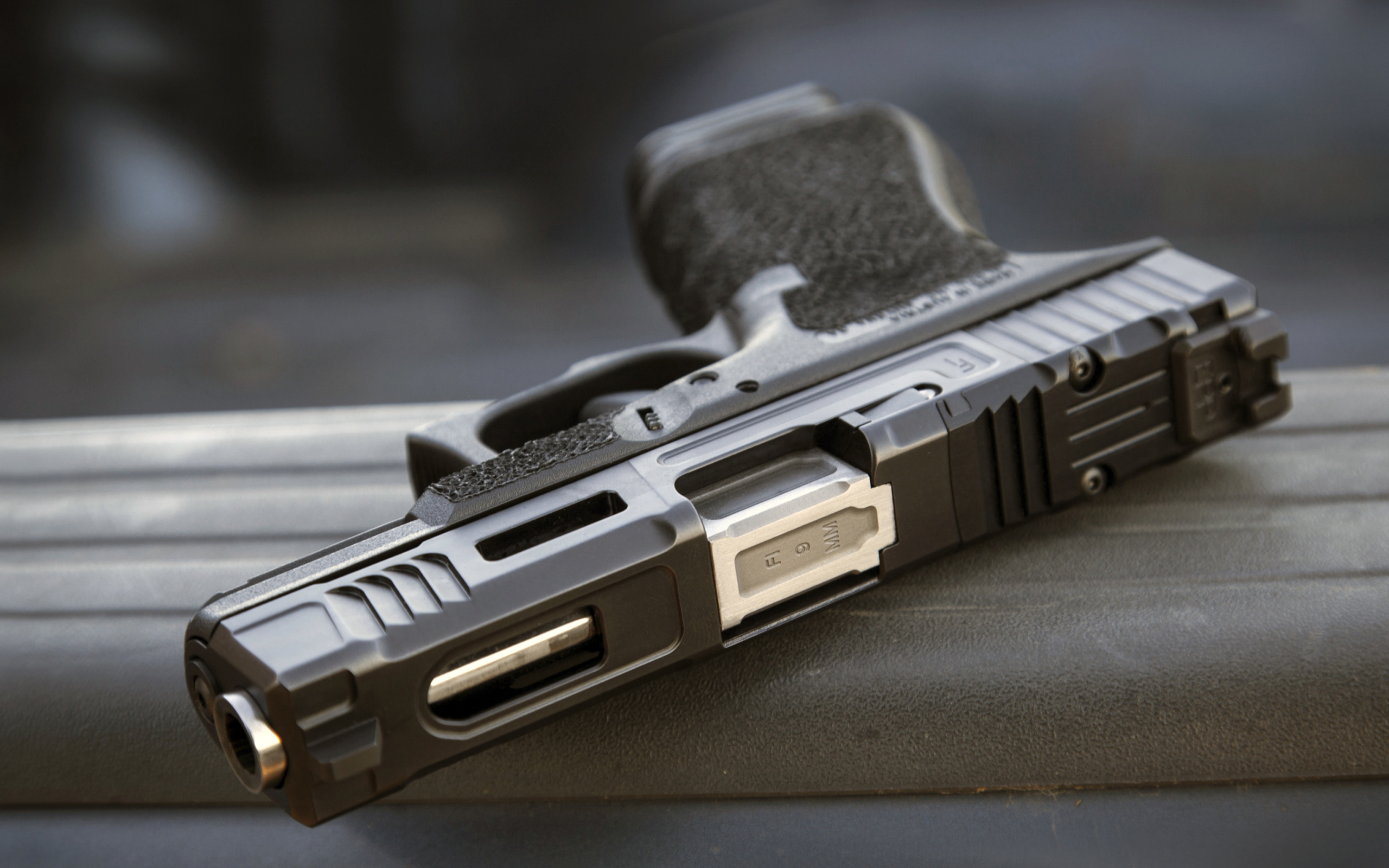 Sfondi Glock 17 9 mm Pistol 2560x1600