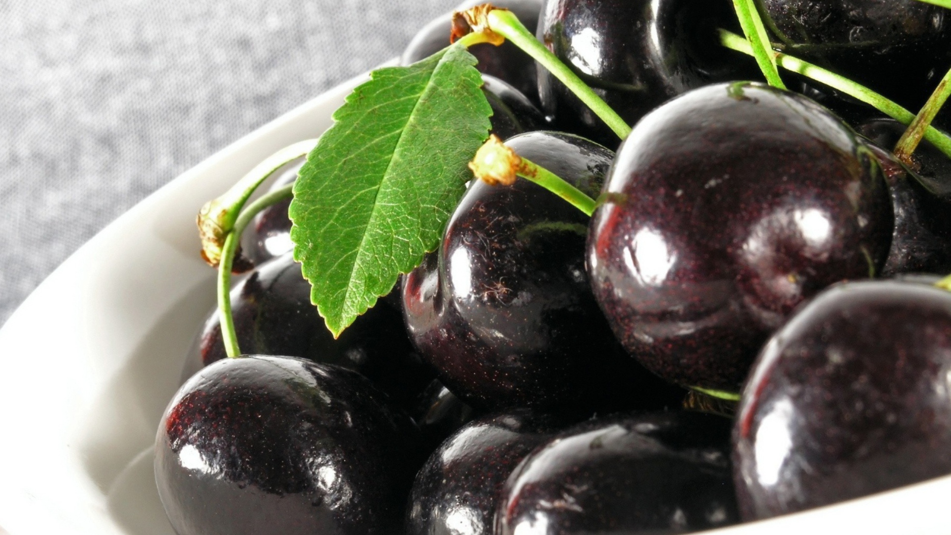 Screenshot №1 pro téma Black Cherries 1920x1080