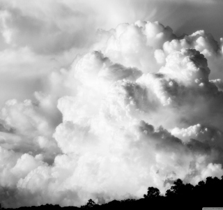 Kostenloses Explosive Clouds Wallpaper für iPad