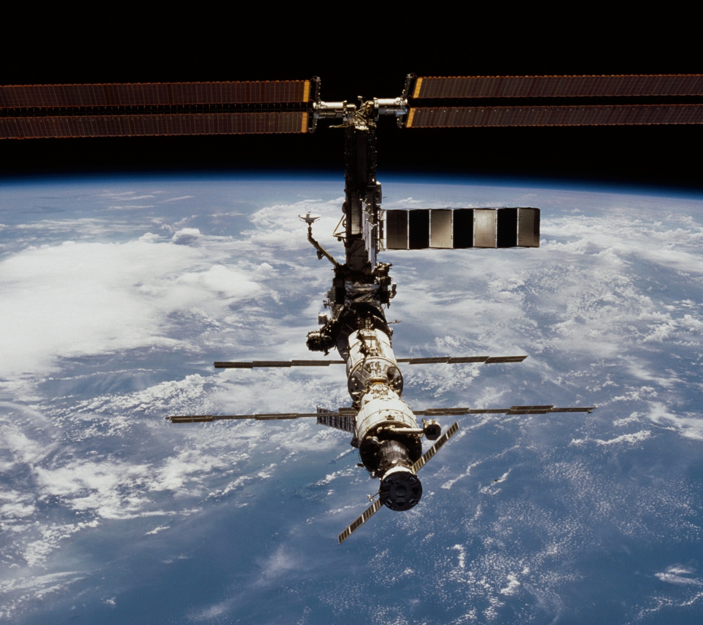 ISS And Earth screenshot #1 1440x1280