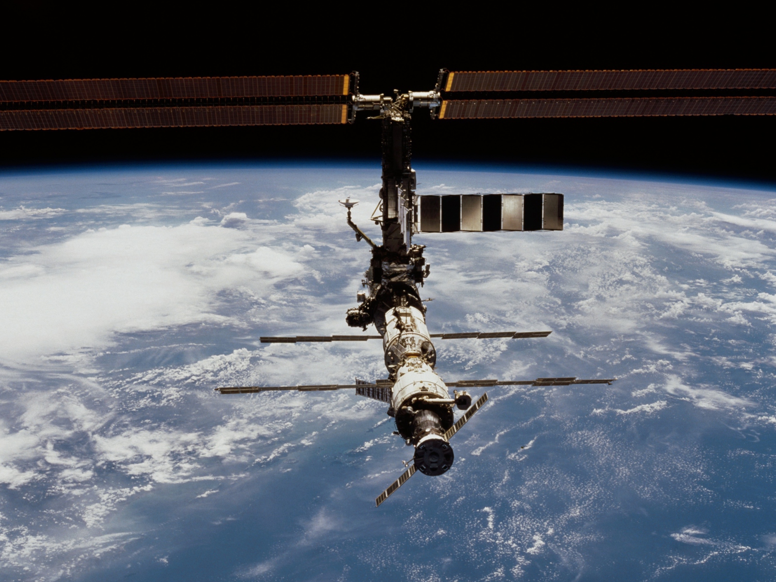 Sfondi ISS And Earth 1600x1200