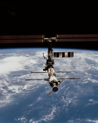 ISS And Earth papel de parede para celular para 132x176
