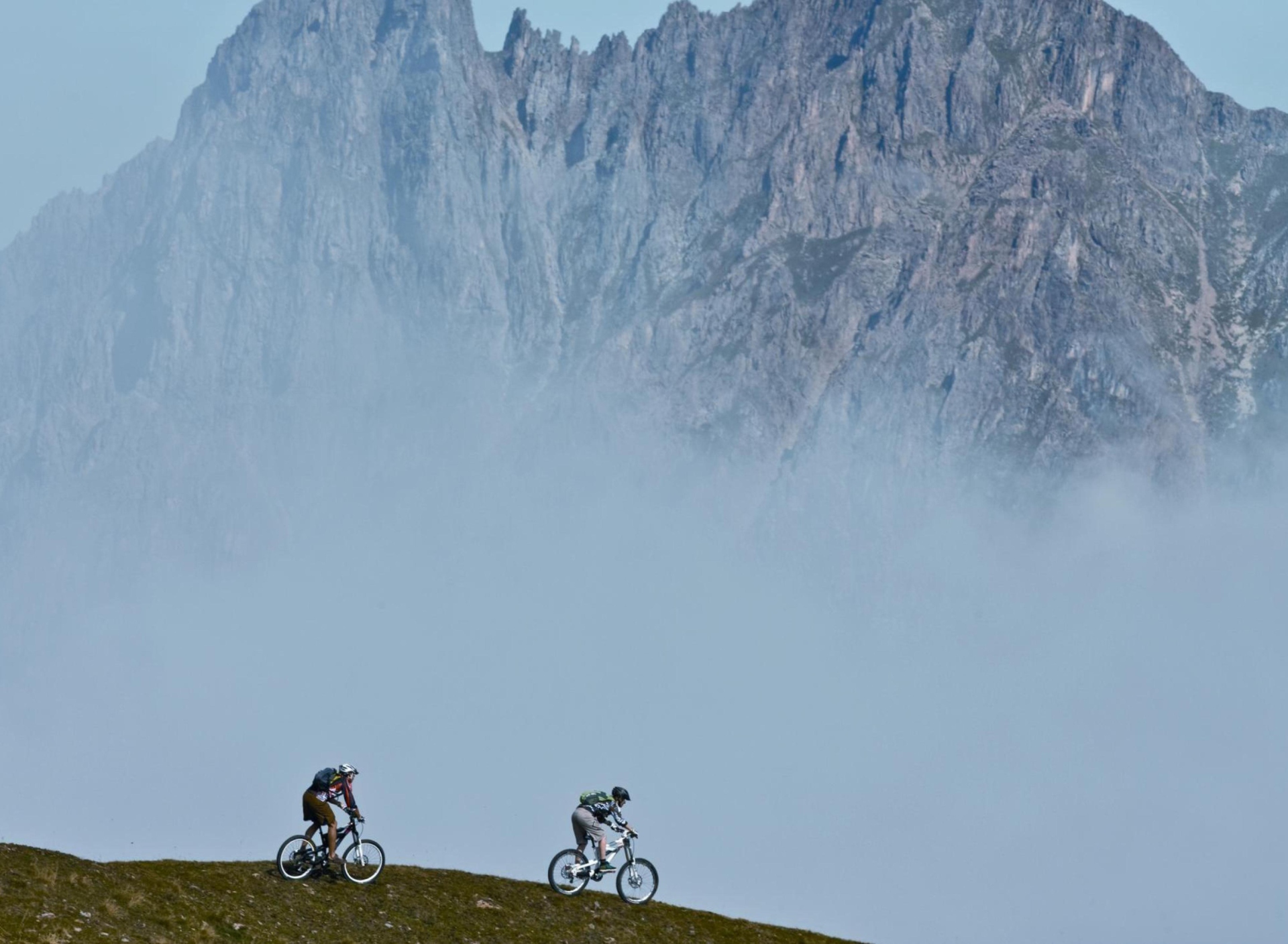 Fondo de pantalla Bicycle Riding In Alps Mountains 1920x1408