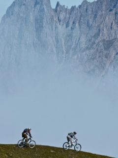 Fondo de pantalla Bicycle Riding In Alps Mountains 240x320