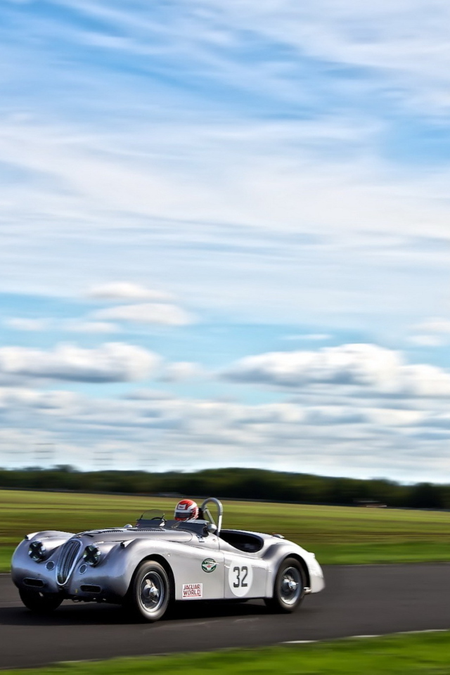 Silver Jaguar XK120 screenshot #1 640x960