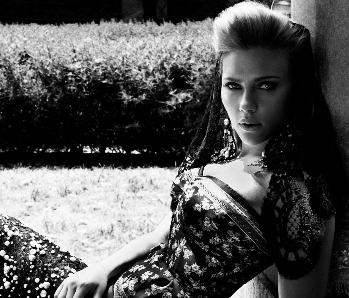 Screenshot №1 pro téma Scarlett Johansson Monochrome 1200x1024