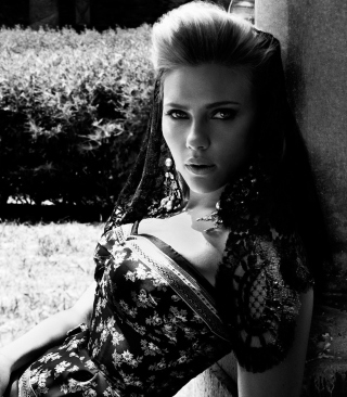 Scarlett Johansson Monochrome - Obrázkek zdarma pro Nokia Asha 503