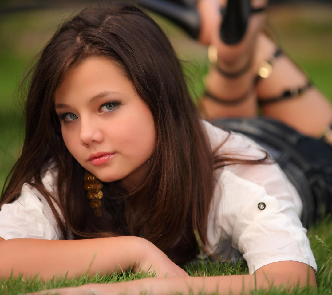 Screenshot №1 pro téma Female Young Model 1080x960