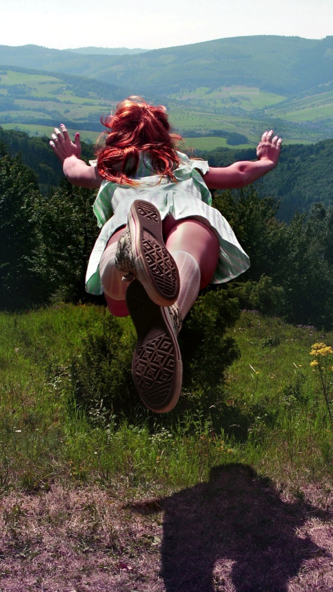 Sfondi Girl Jumping And Flying 1080x1920