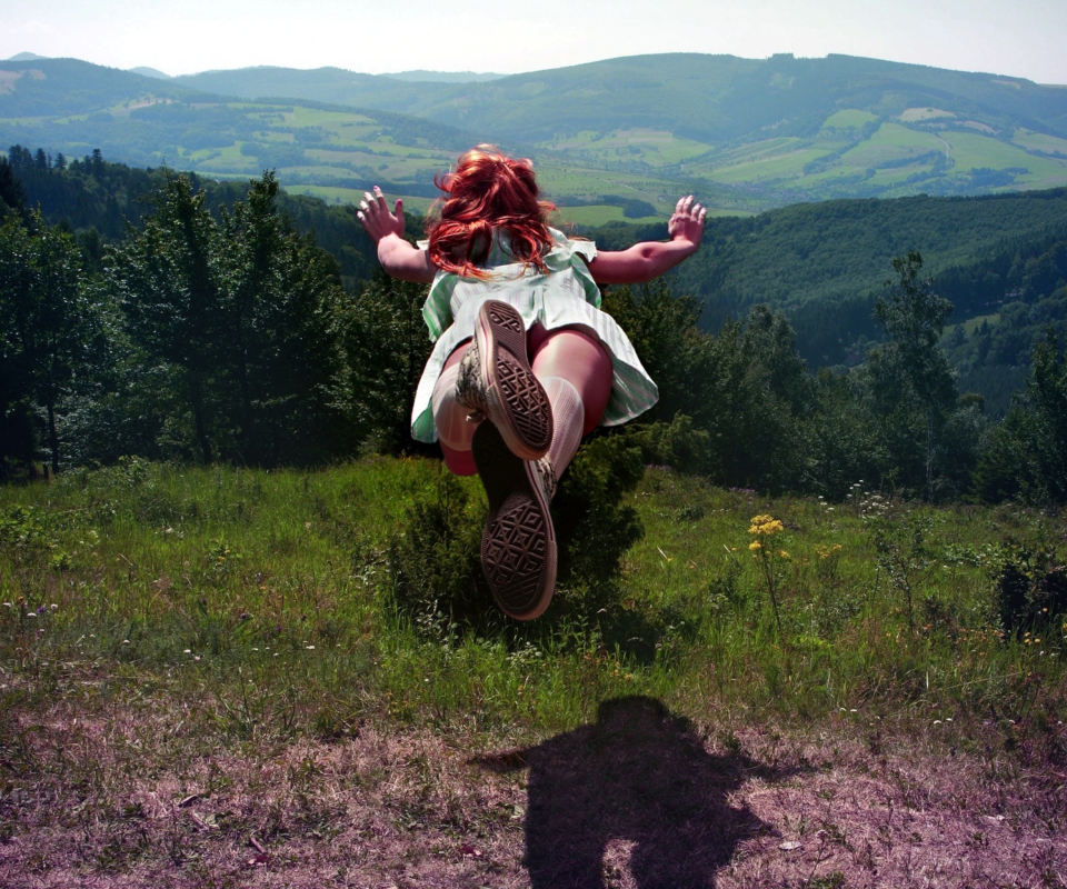Screenshot №1 pro téma Girl Jumping And Flying 960x800