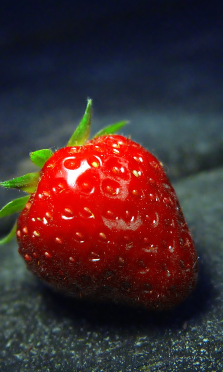 Обои Strawberry 768x1280