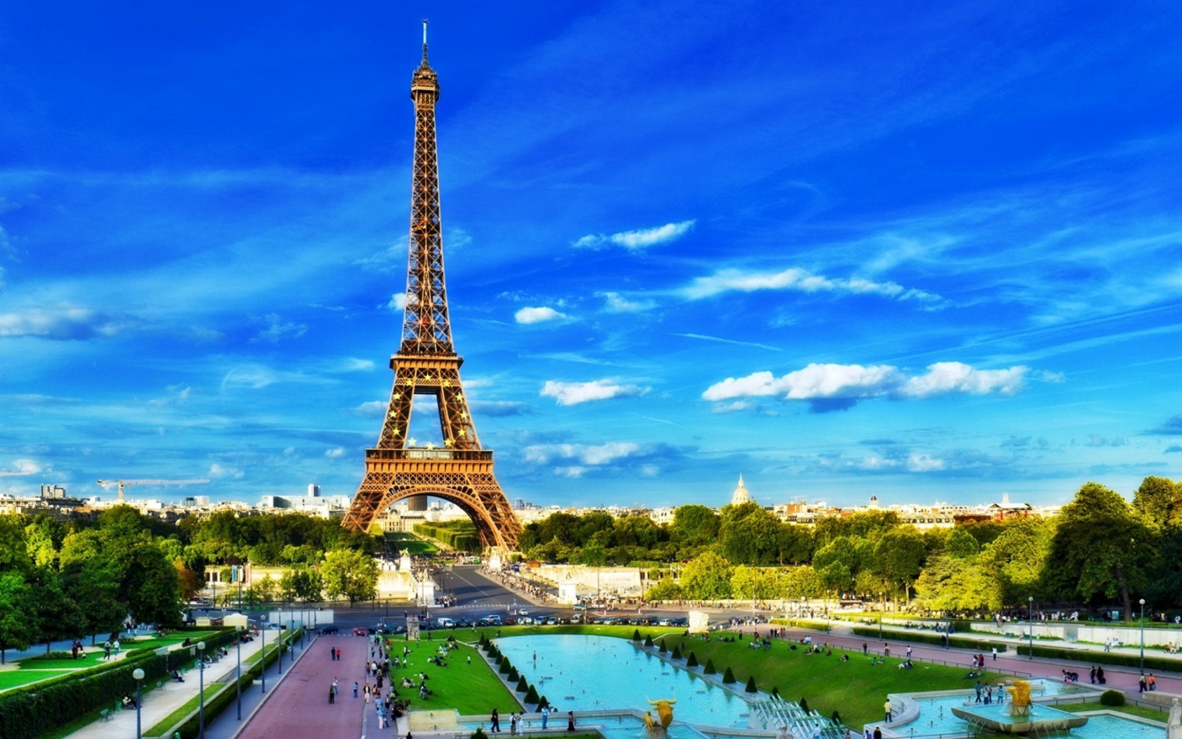 Обои Eiffel Tower on Champ de Mars Greenspace 1680x1050