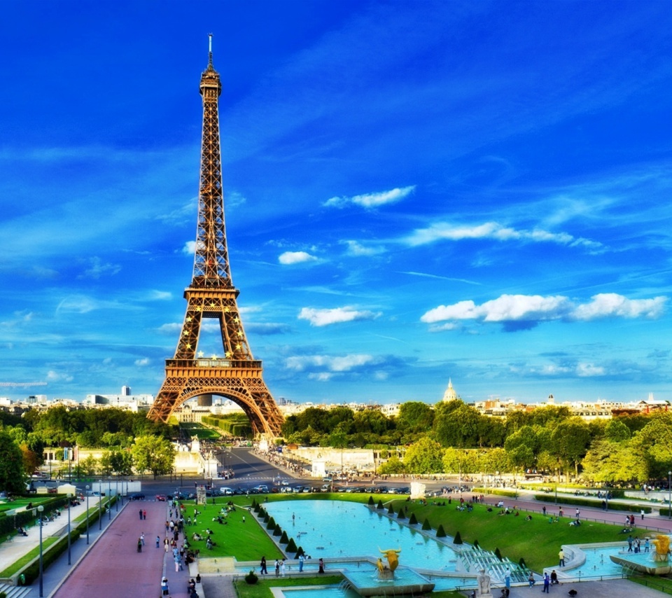 Обои Eiffel Tower on Champ de Mars Greenspace 960x854