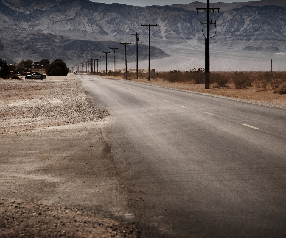 Das Desert Road And Mountains Wallpaper 960x800