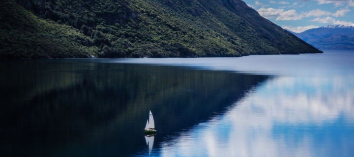 Mountain Lake And Boat screenshot #1 720x320