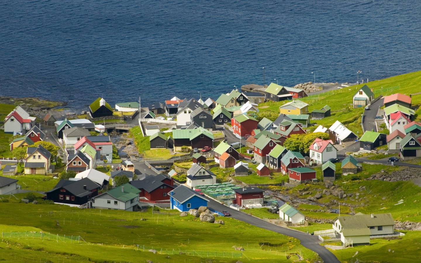 Screenshot №1 pro téma Funningsfjordur Faroe Islands 1440x900