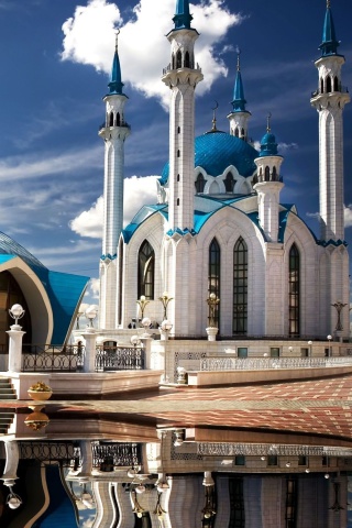Das Kul Sharif Mosque in Kazan Wallpaper 320x480