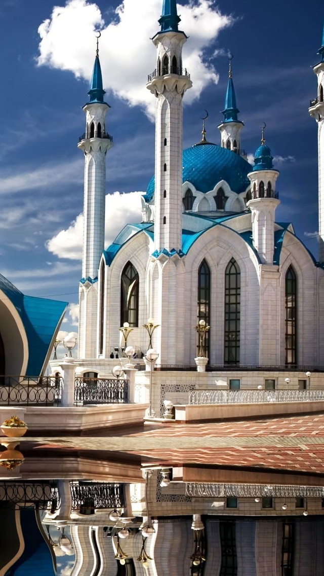 Sfondi Kul Sharif Mosque in Kazan 640x1136