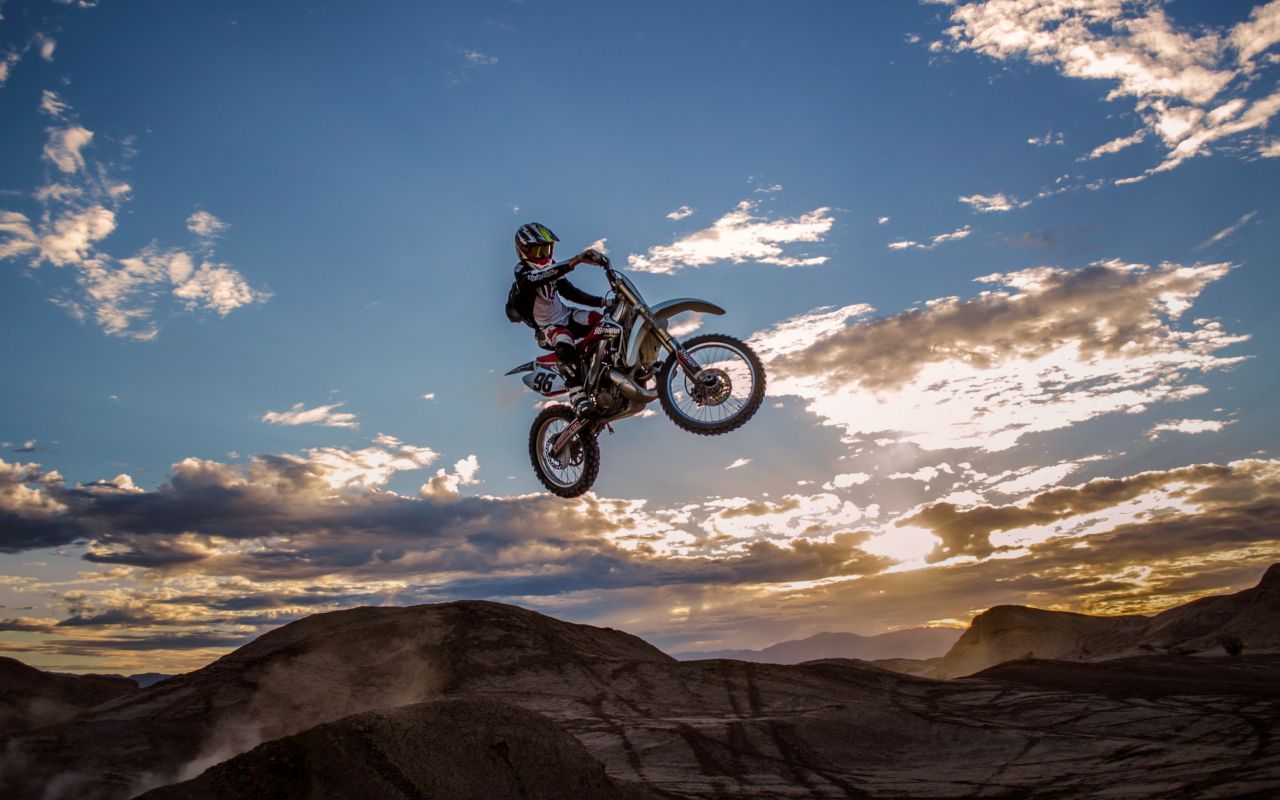 Fondo de pantalla Motorcycle Jump 1280x800