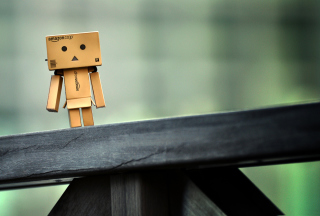 Lonely Danbo - Obrázkek zdarma pro HTC Desire