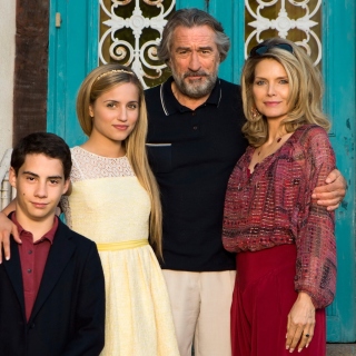Robert de Niro and Michelle Pfeiffer in The Family - Obrázkek zdarma pro 128x128