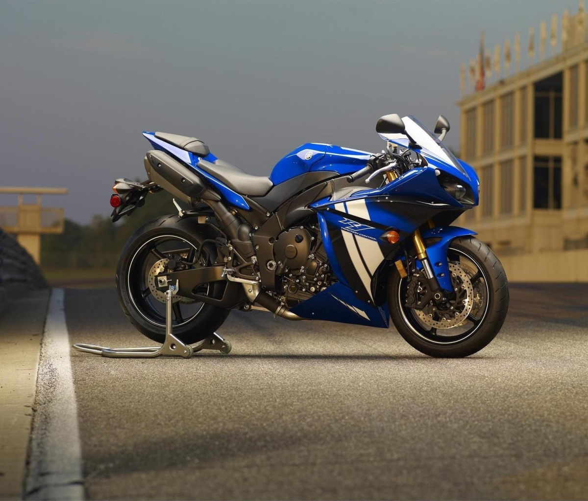 Screenshot №1 pro téma Yamaha R1 Motorcycle 1200x1024
