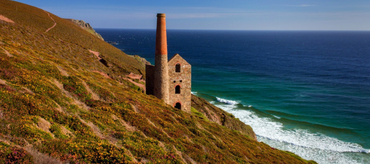 Sfondi Lighthouse in Cornwall 720x320
