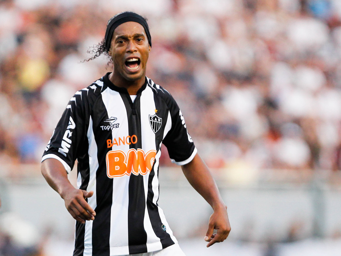 Ronaldinho Soccer Player wallpaper 1152x864