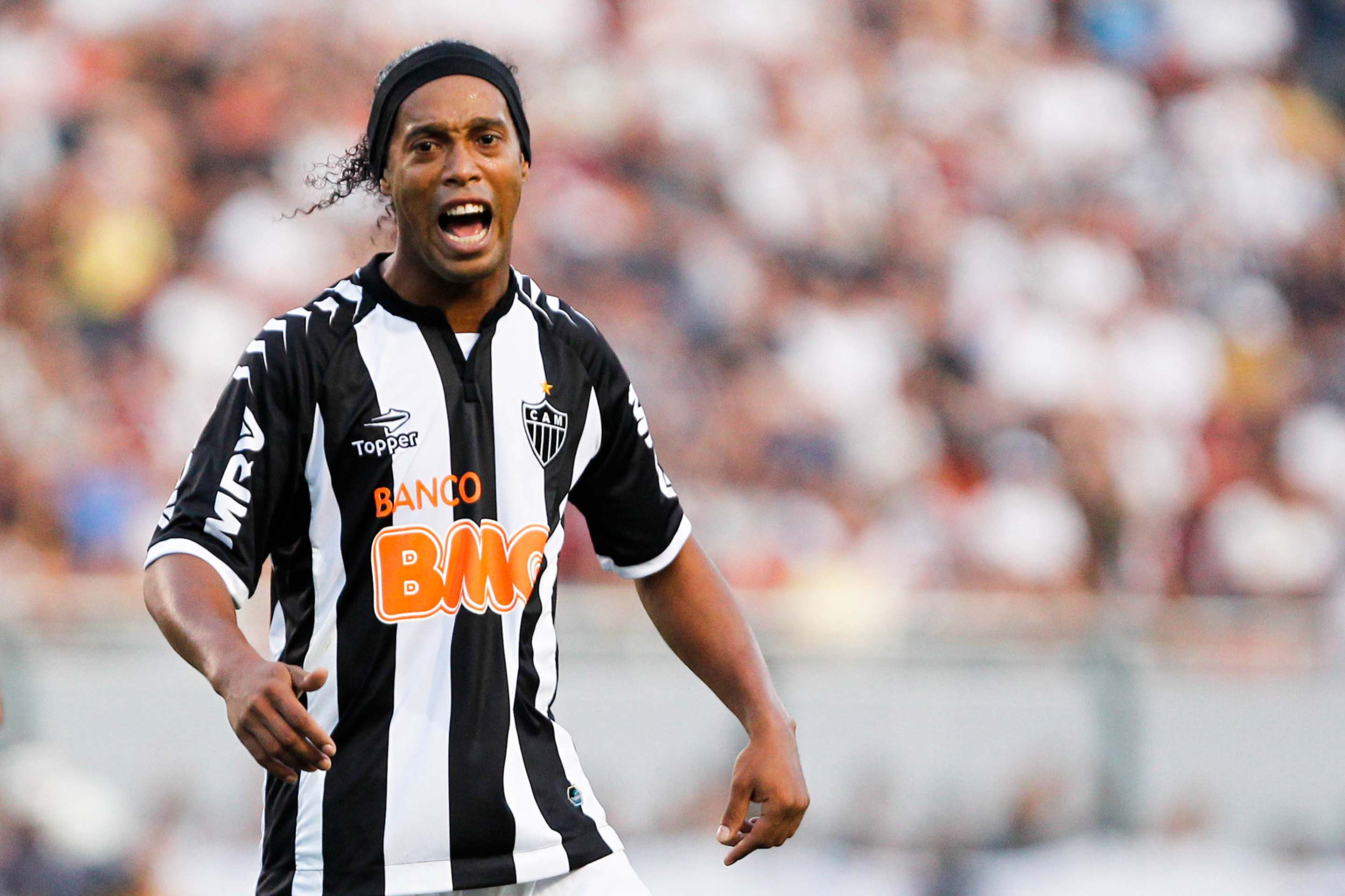 Screenshot №1 pro téma Ronaldinho Soccer Player 2880x1920