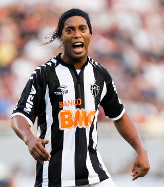 Ronaldinho Soccer Player - Obrázkek zdarma pro 360x640