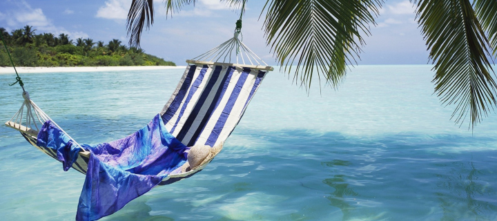 Screenshot №1 pro téma Hammock Under Palm Tree Leaves In Maldives 720x320