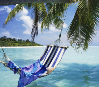 Hammock Under Palm Tree Leaves In Maldives sfondi gratuiti per iPad 3
